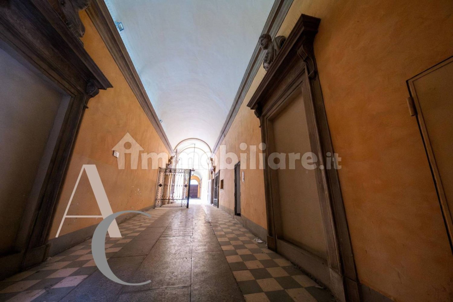 3 bedrooms Apartment in Bologna, Italy No. 335228