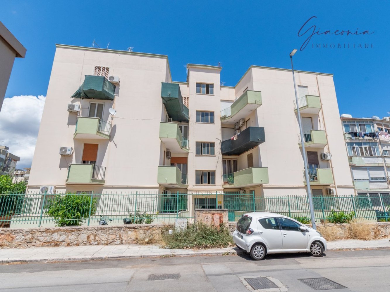 Квартира с 3 комнатами в Палермо, Италия № 276163