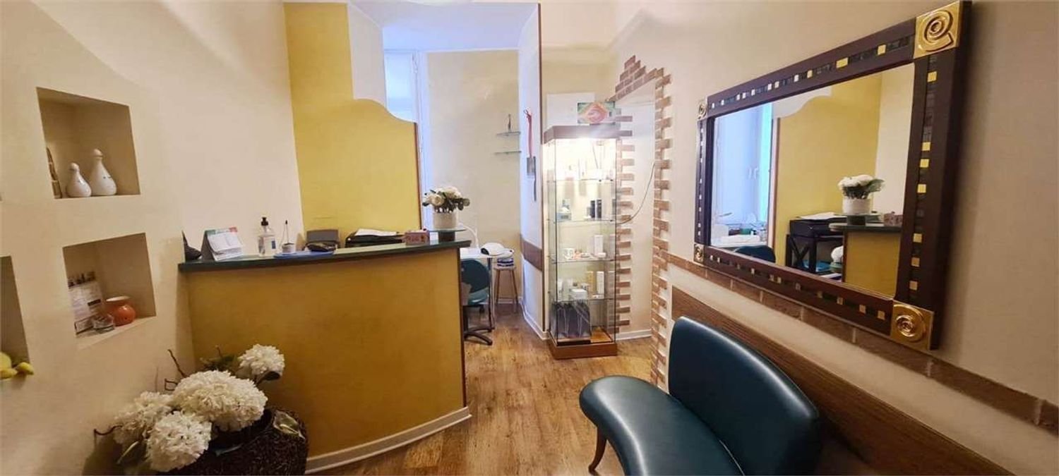 6غرفة عقار تجاري في Sanremo, Italy رقم 85283