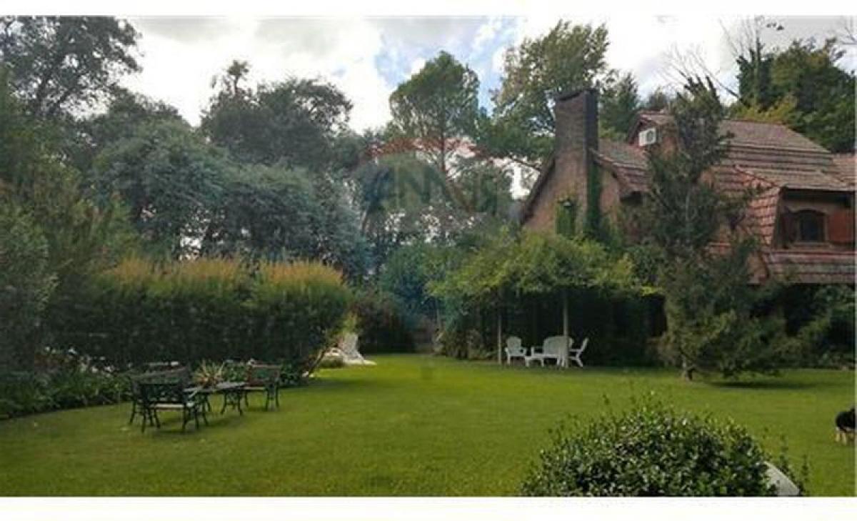 Дом с 4 спальнями в Лухан, Аргентина № 9003