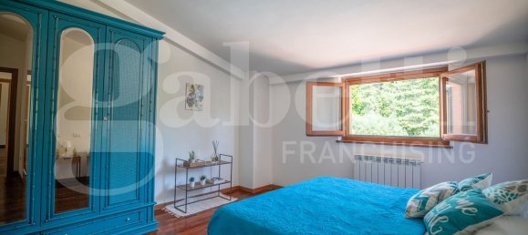 5 rooms Apartment in Perugia, Italy No. 271569 9