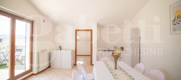 5 rooms Apartment in Perugia, Italy No. 271569 3