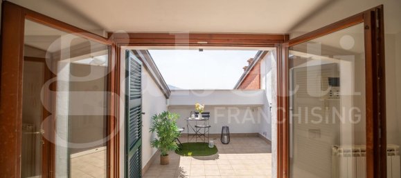 5 rooms Apartment in Perugia, Italy No. 271569 5