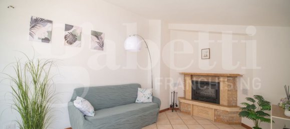 5 rooms Apartment in Perugia, Italy No. 271569 7