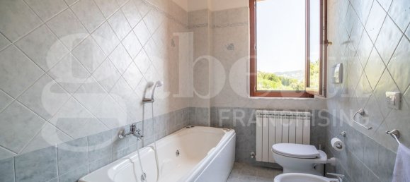 5 rooms Apartment in Perugia, Italy No. 271569 16
