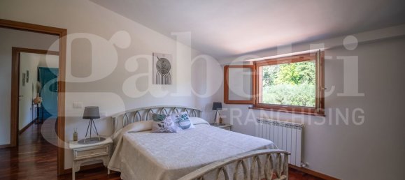 5 rooms Apartment in Perugia, Italy No. 271569 12