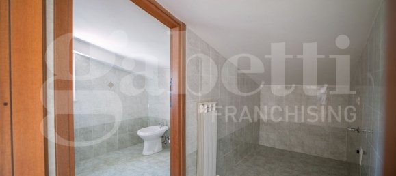 5 rooms Apartment in Perugia, Italy No. 271569 23