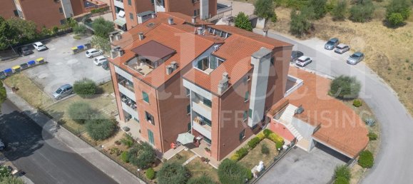 5 rooms Apartment in Perugia, Italy No. 271569 20