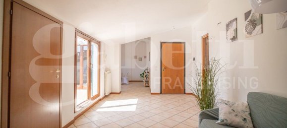 5 rooms Apartment in Perugia, Italy No. 271569 8