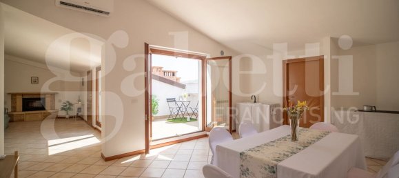 5 rooms Apartment in Perugia, Italy No. 271569 2