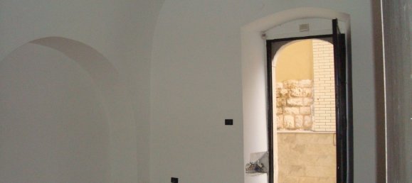 70m² Commercial property in Noicattaro, Italy No. 80079 6