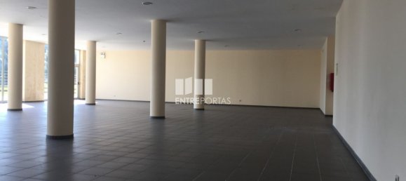 305m² Commercial property in Gemeses, Portugal No. 66741 21