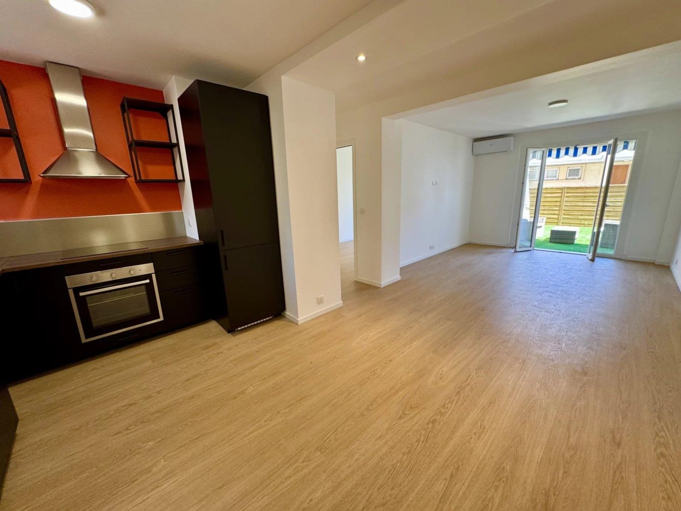 2 rooms Apartment in Cannes, France No. 299795