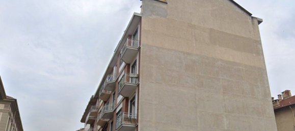 3 rooms Apartment in Turin, Italy No. 309170 3