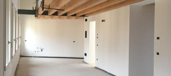 3 rooms Duplex in Vicenza, Italy No. 158759 2