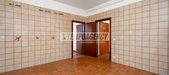 Apartamento de 4 habitaciónes en Sassuolo, Italy No. 276108 6