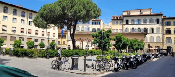 Коммерческая недвижимость с 2 комнатами в Флоренция, Италия № 331252 3