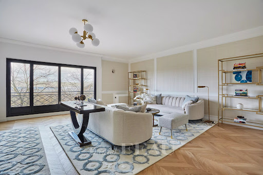 4 bedrooms Apartment in Paris, France No. 172253