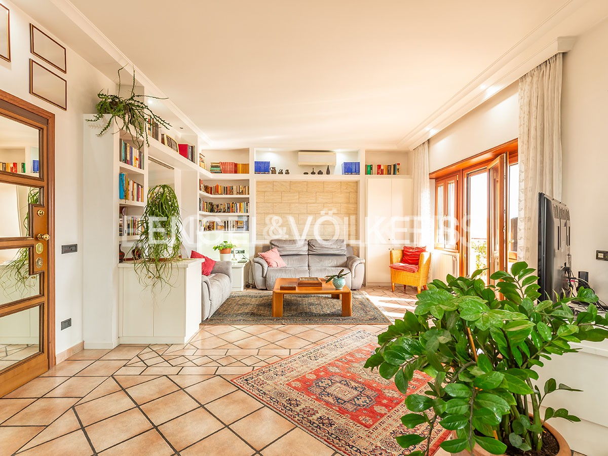 Квартира с 3 спальнями в Рим, Италия № 129191