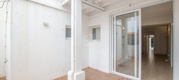 2 Schlafzimmer Wohnung in Mahon, Spain, Nr. 5203 6