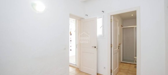 2 Schlafzimmer Wohnung in Mahon, Spain, Nr. 5203 10