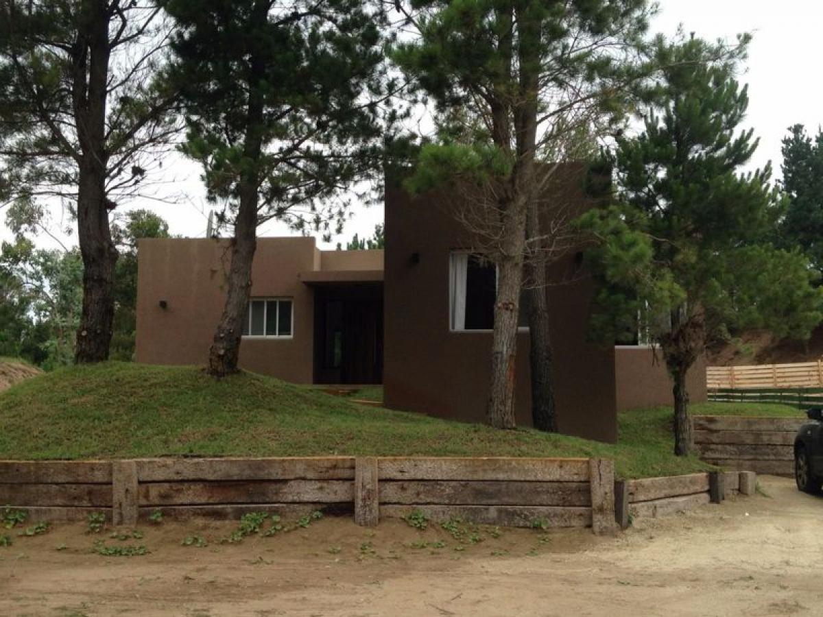 3 bedrooms House in Mar del Plata, Argentina No. 91572