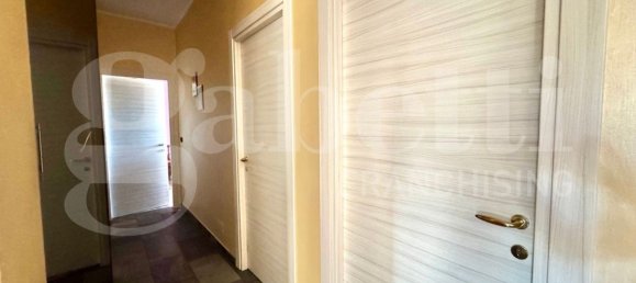 4 Schlafzimmer Wohnung in Collegno, Italy, Nr. 372095 8