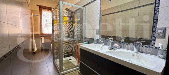 4 Schlafzimmer Wohnung in Collegno, Italy, Nr. 372095 22