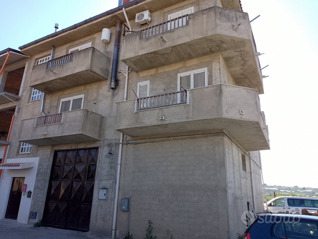 5غرفة شقة في Castrofilippo, Italy رقم 251450