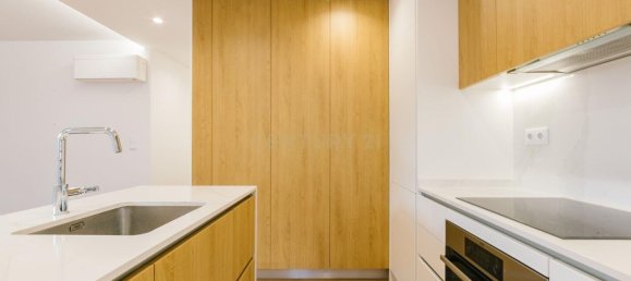 2 bedrooms Building in Lisbon, Portugal No. 128162 8