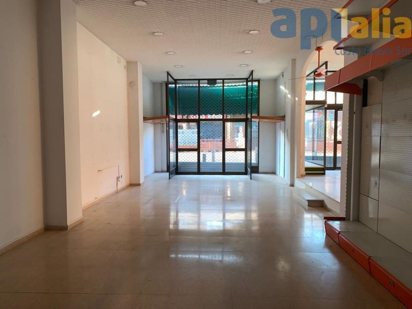 285m² Commercial property in Lloret de Mar, Spain No. 114280