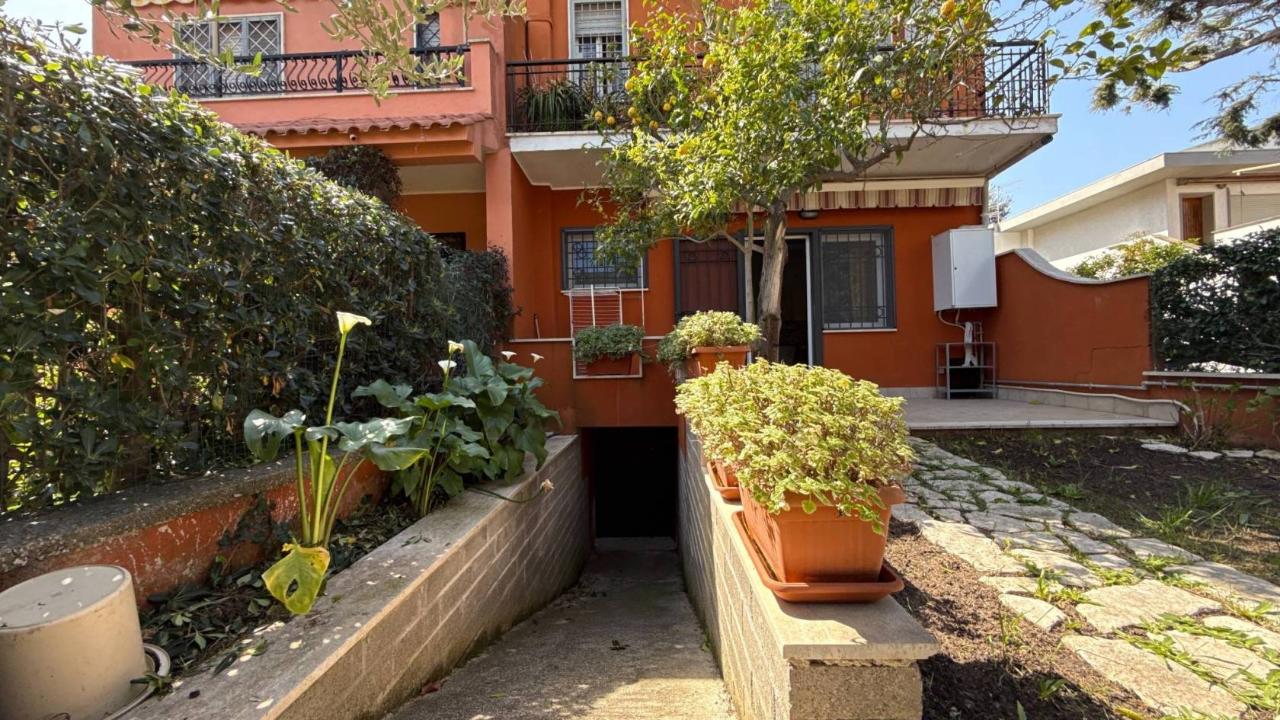 2-salle Appartement à Anzio, Italy No. 35666