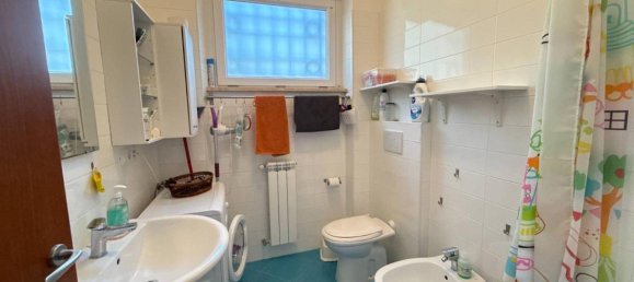 2-salle Appartement à Anzio, Italy No. 35666 18