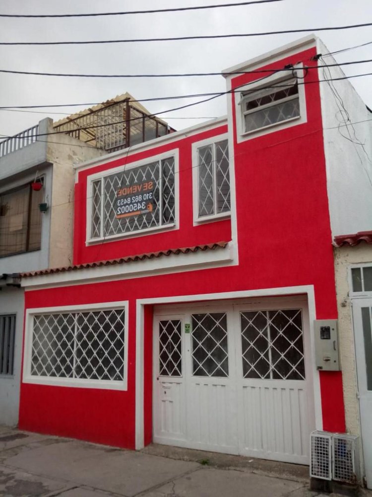 Casa de 4 dormitorios en Bogotá, Colombia No. 14209