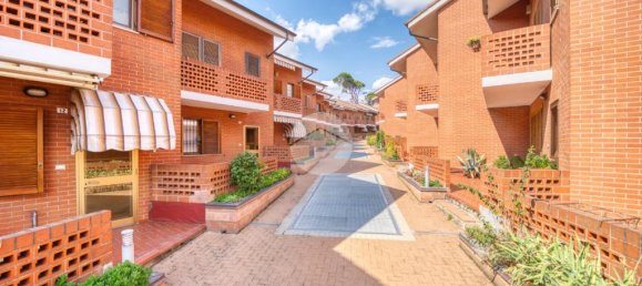 3 bedrooms Villa in Rivoli, Italy No. 263960 2