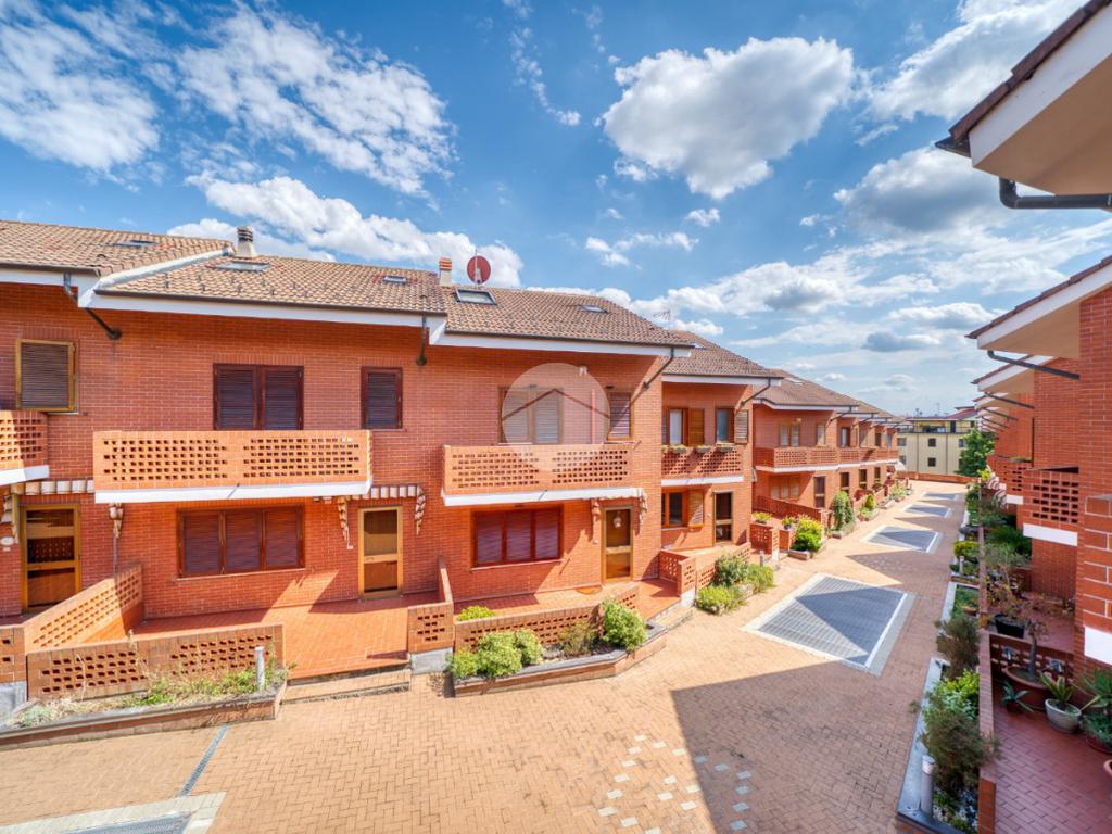 3 bedrooms Villa in Rivoli, Italy No. 263960