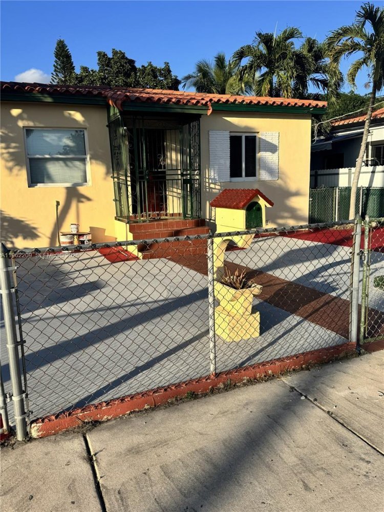 4 dormitorios villa en venta en Miami, Miami-Dade, Florida, USA № 615560