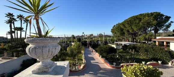 210m² Commercial property in Noto, Italy No. 365406 6