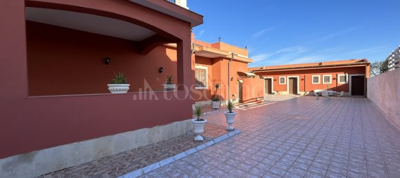 210m² Commercial property in Noto, Italy No. 365406 41