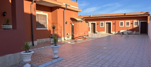 210m² Commercial property in Noto, Italy No. 365406 40