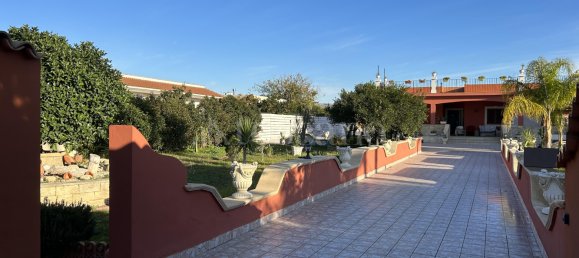 210m² Commercial property in Noto, Italy No. 365406 26