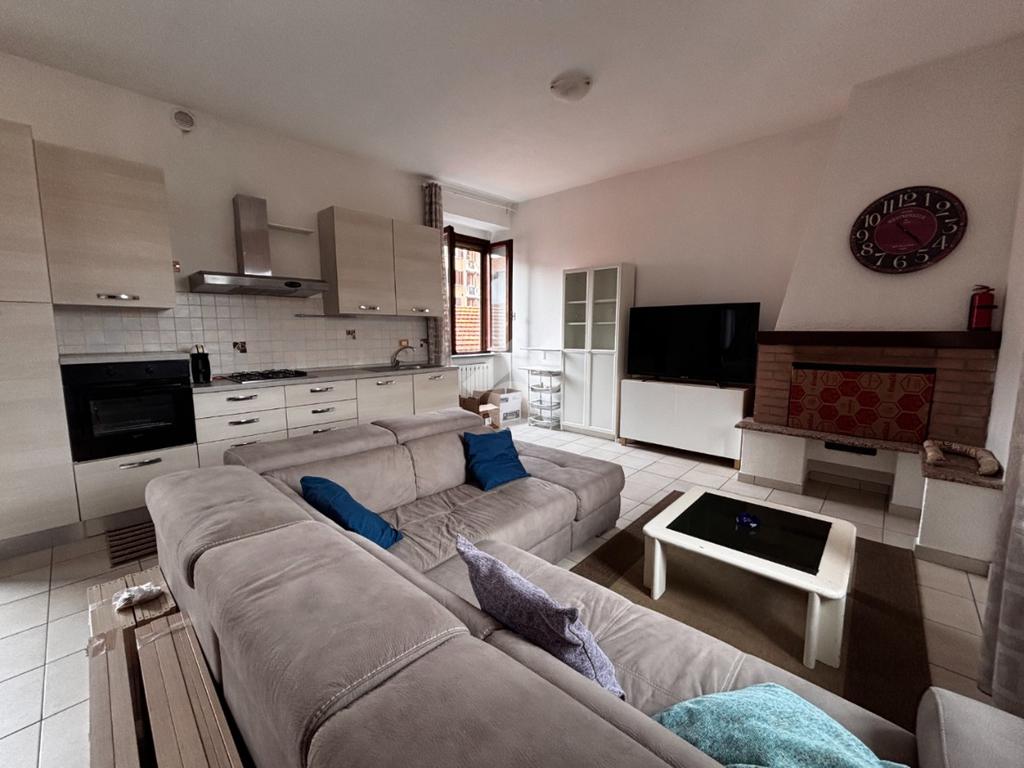 2 bedrooms Apartment in Malnate, Italy No. 305678