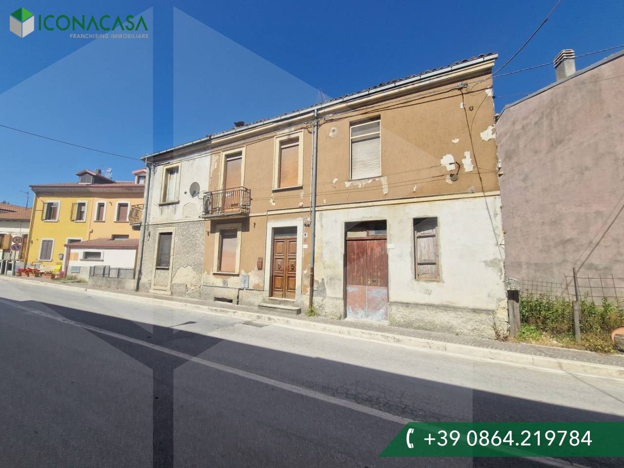 6 rooms House in Castel di Sangro, Italy No. 34280