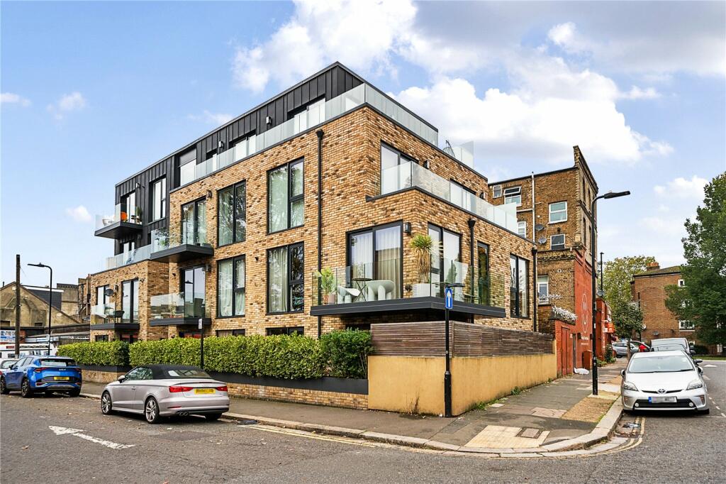 2 bedrooms Apartment in London, United Kingdom No. 12211