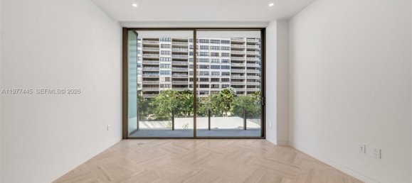 4 chambres propriété commerciale à louer à Miami, Miami-Dade, Florida, USA № 615440 8