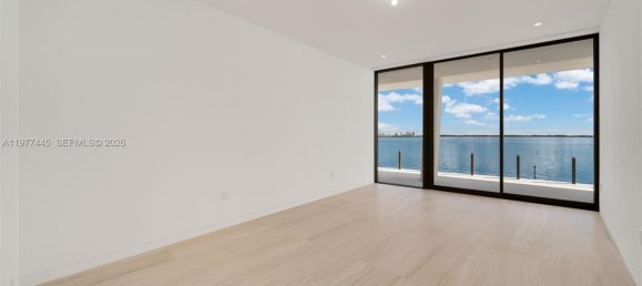 4 chambres propriété commerciale à louer à Miami, Miami-Dade, Florida, USA № 615440 16