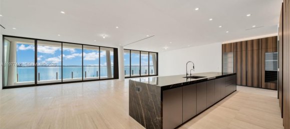 4 chambres propriété commerciale à louer à Miami, Miami-Dade, Florida, USA № 615440 21