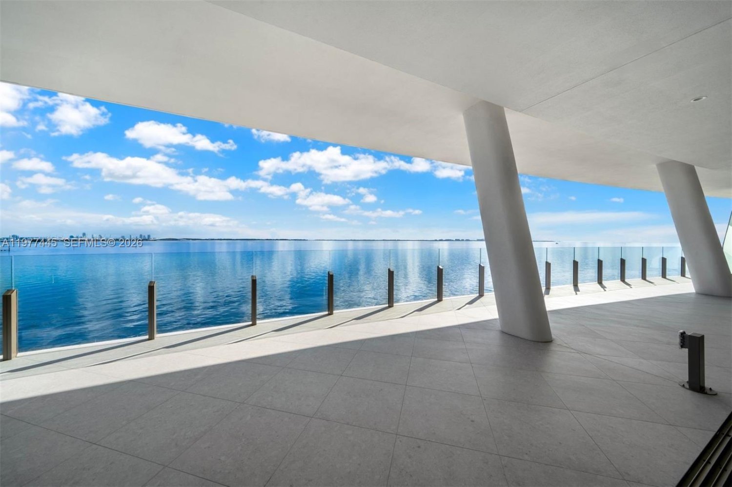 4 chambres propriété commerciale à louer à Miami, Miami-Dade, Florida, USA № 615440