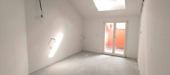2 rooms Apartment in Bologna, Italy No. 63081 5