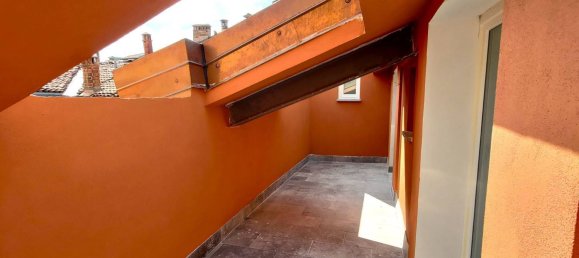 2 rooms Apartment in Bologna, Italy No. 63081 2